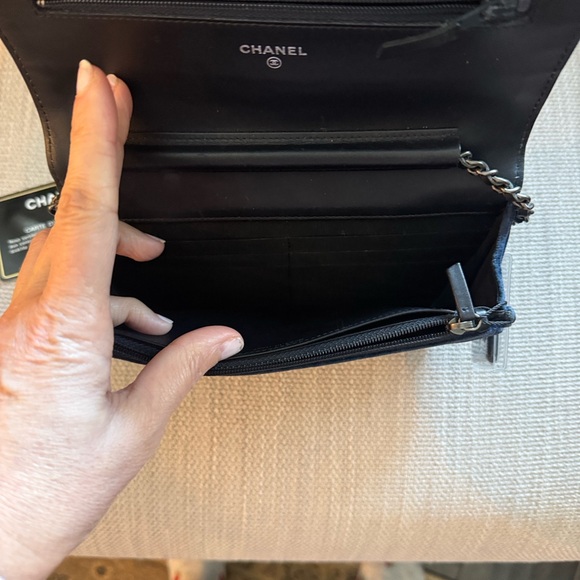 Prada Black nylon wallet great condition. Vintage 100% Authentic - Picture 10 of 11